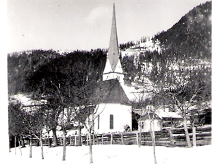 Kirche mit der alten Lourdes-Kapelle
